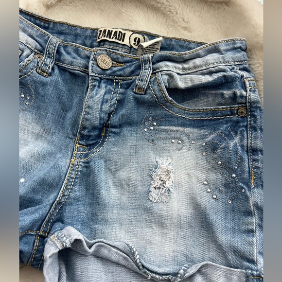Zanadi 9 distressed rhinestone Jean shorts size 9 - Picture 2 of 6